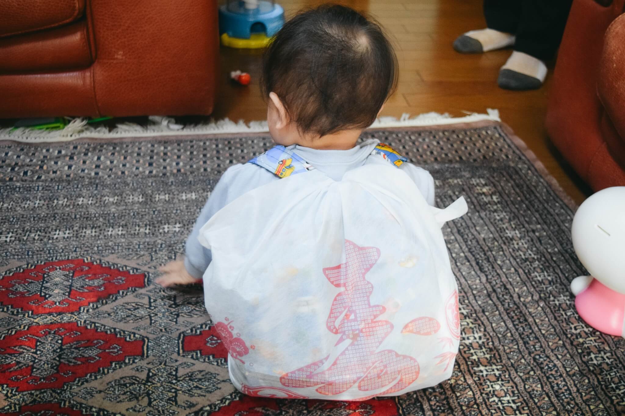 柏・流山・松戸周辺で一升餅を背負う1歳誕生日の自宅写真