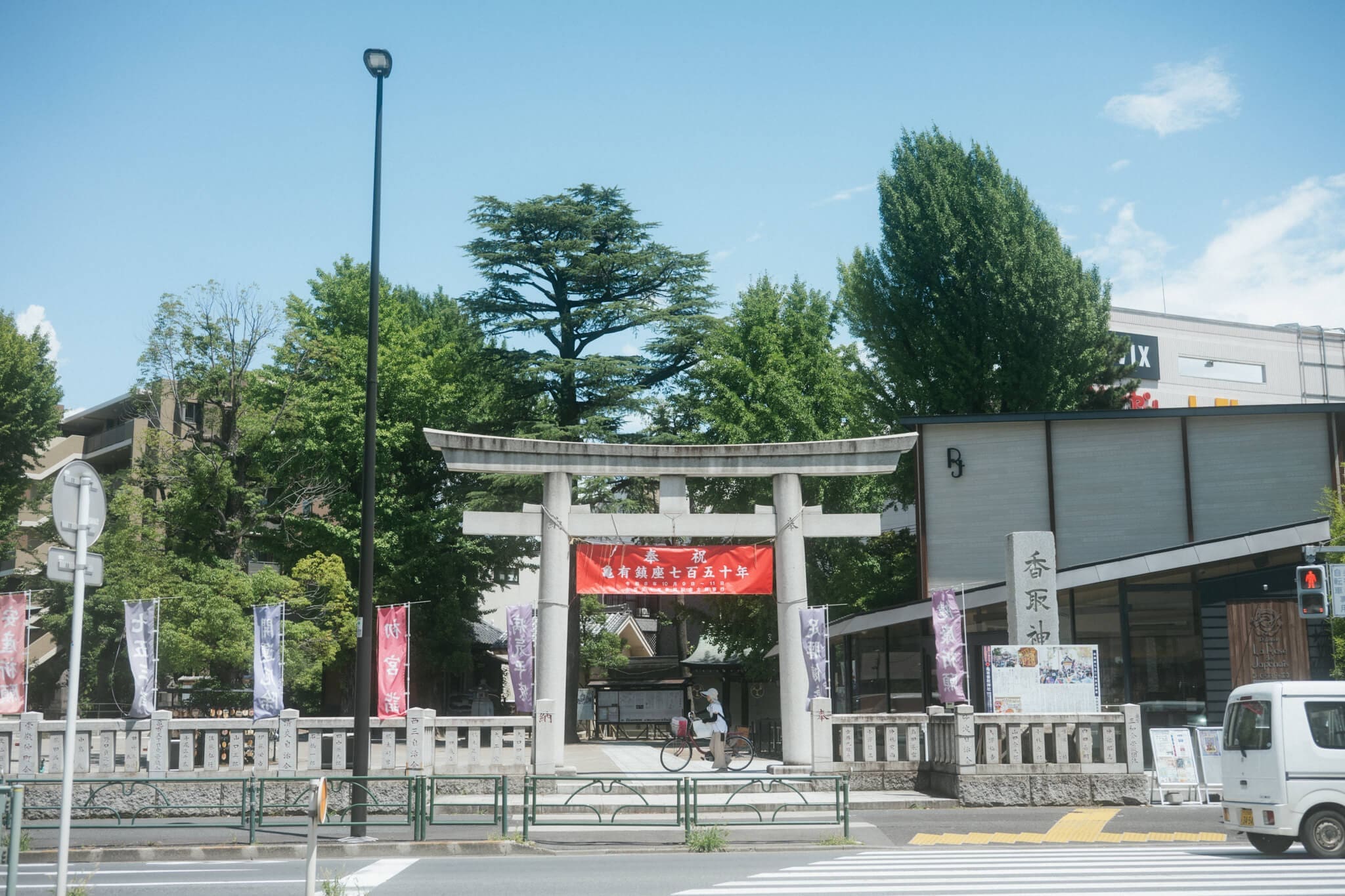 亀有香取神社の大鳥居と境内入口